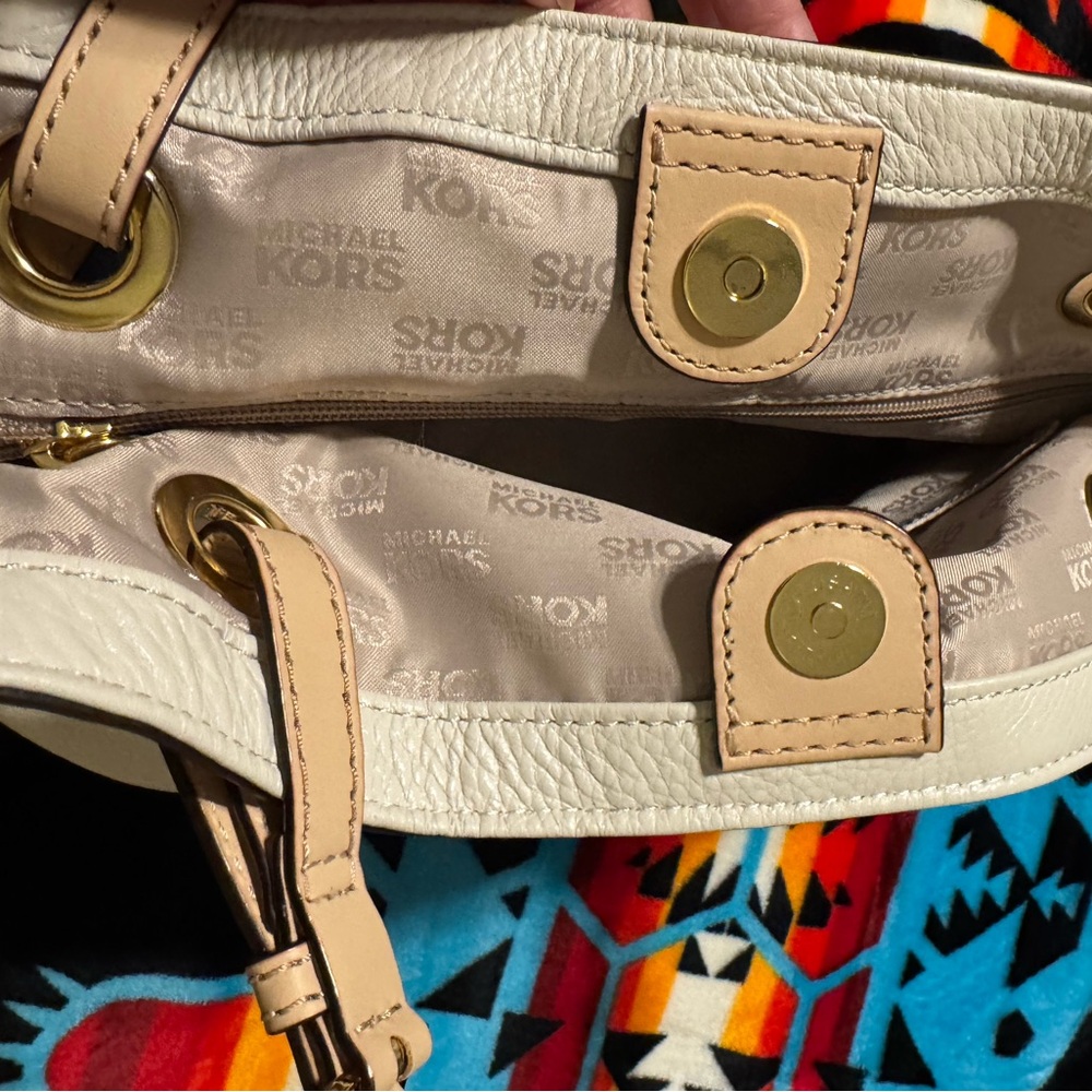 Michael Kors Gold and Cream Shoulder Bag - Picture 12 of 12